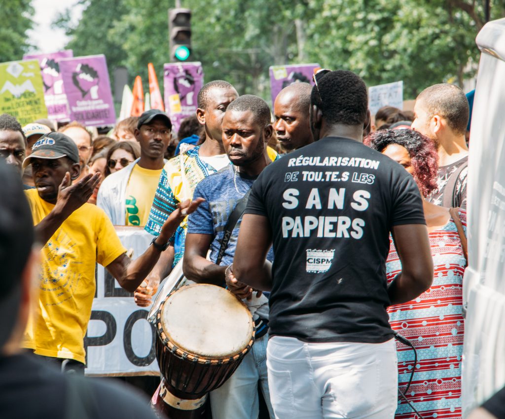 F2_ITW_OFPRA_illegale MIgranten_Paris shutterstock_1127551685 (1)